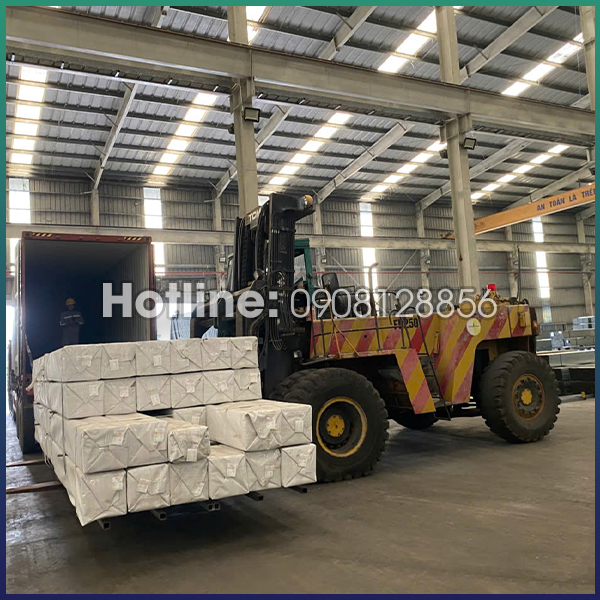 Dịch vụ cho thuê xe nâng vận chuyển hàng hóa